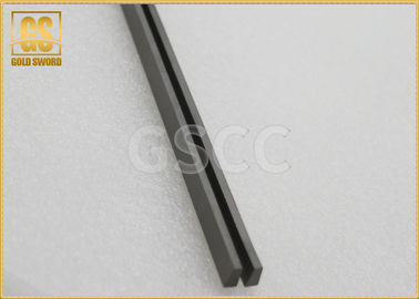 ひっくり返た灰色の炭化タングステンは鋸歯、滑らかな炭化タングステン多用具の刃を